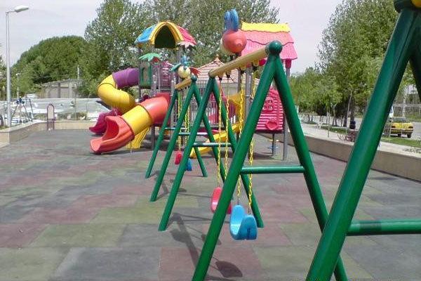استانداردسازی زمین های بازی و تجهیزات پارک ها در استان بوشهر