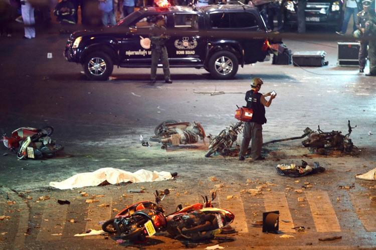 بانکوک: انفجار بمب در یک معبد 27 نفر را قربانی کرد بانکوک: انفجار بمب در یک معبد 27 نفر را قربانی کرد