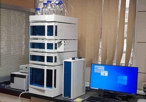 آزمایشگاه مرکزی دانشگاه شهید چمران اهواز به دستگاه کروماتوگرافی مایع با کارایی پیشرفته مجهز است
