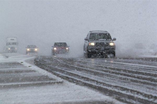 بارش برف و باران در محور های 10 استان بارش برف و باران در محور های 10 استان