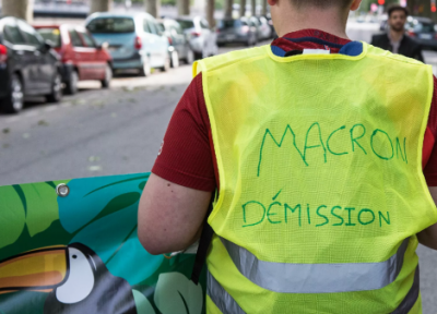 تور فرانسه ارزان: تجمع جلیقه زرد های فرانسه در اعتراض به گذرنامه سلامت